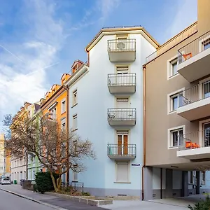 Apartment Swiss Star Sihlfeld - Contactless Self Check-in, Zürich